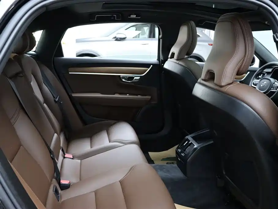 Volvo S90 2024 B5 Zhiyi Luxury Edition купить на сайте DeffCars
