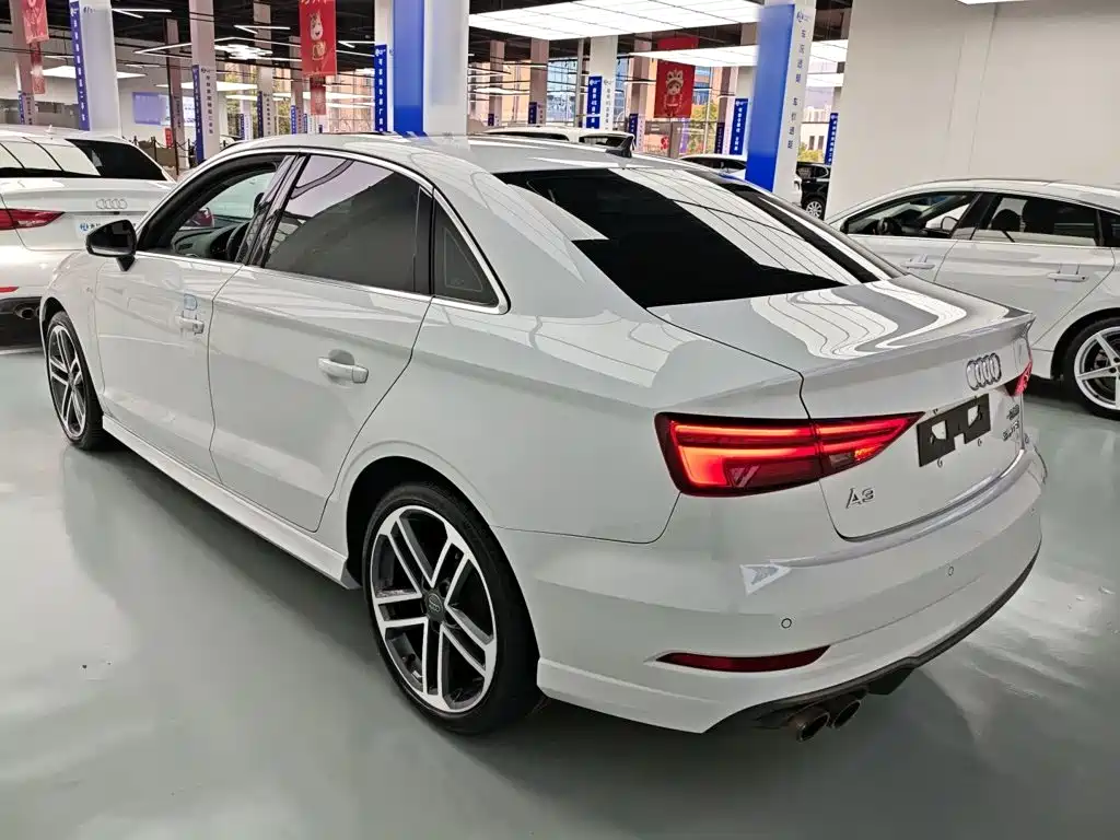 Audi A3 2019 Limousine 35 TFSI Sports National V купить на сайте DeffCars