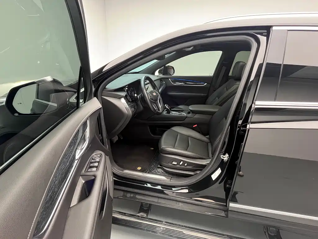 Cadillac XT5 2023 2.0T two-wheel drive fashion model купить на сайте DeffCars