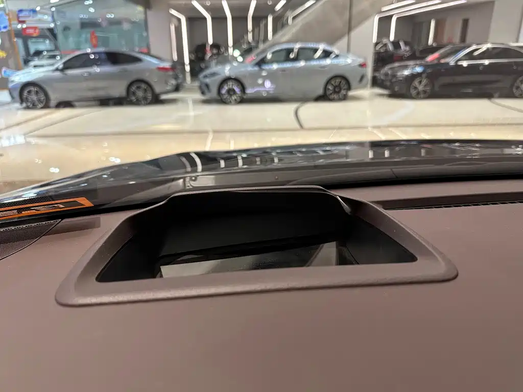 SIENNA 2023 2.5L Hybrid Platinum Edition купить на сайте DeffCars