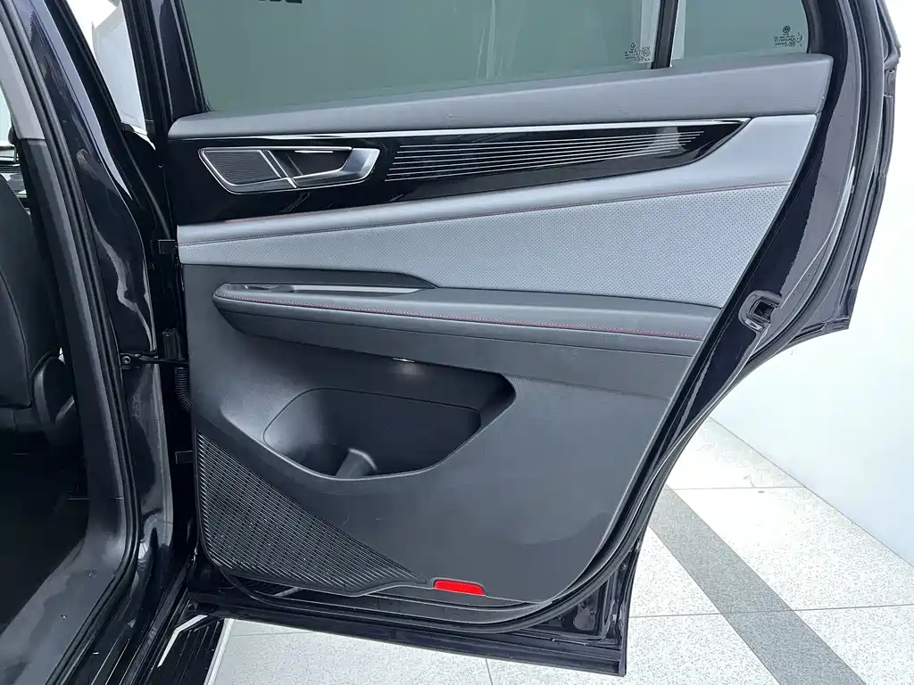 Touron 2023 Touron X facelift 380TSI four-wheel drive luxury version купить на сайте DeffCars