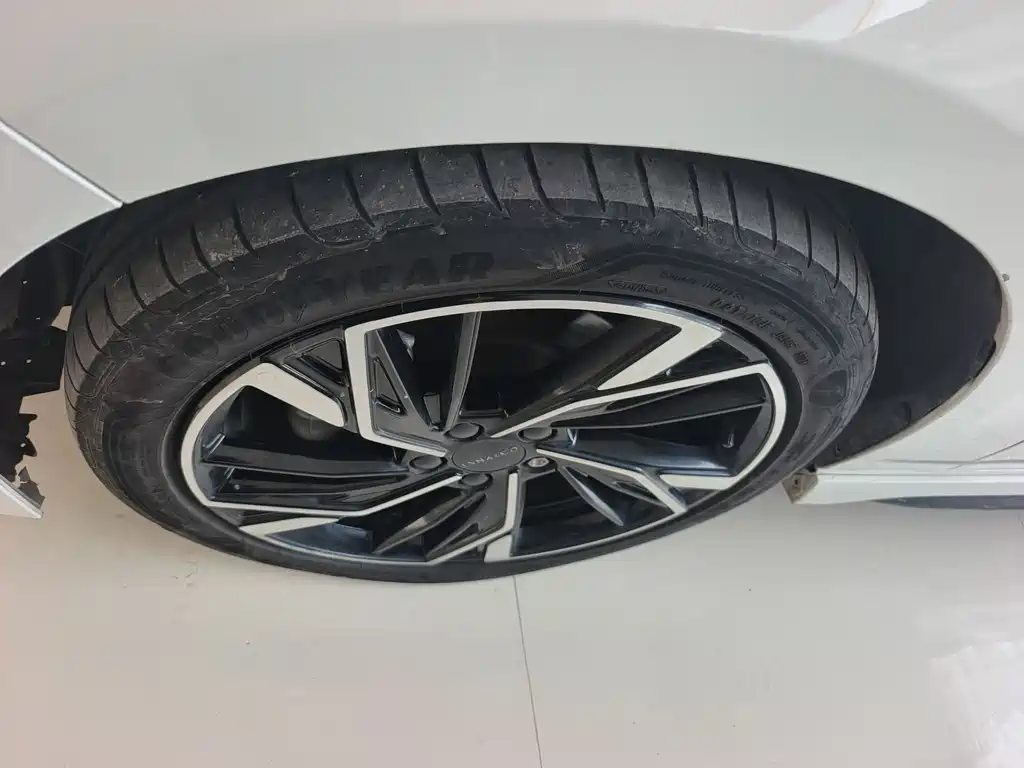 Lynk & Co 03 2023 1.5TD DCT Plus купить на сайте DeffCars