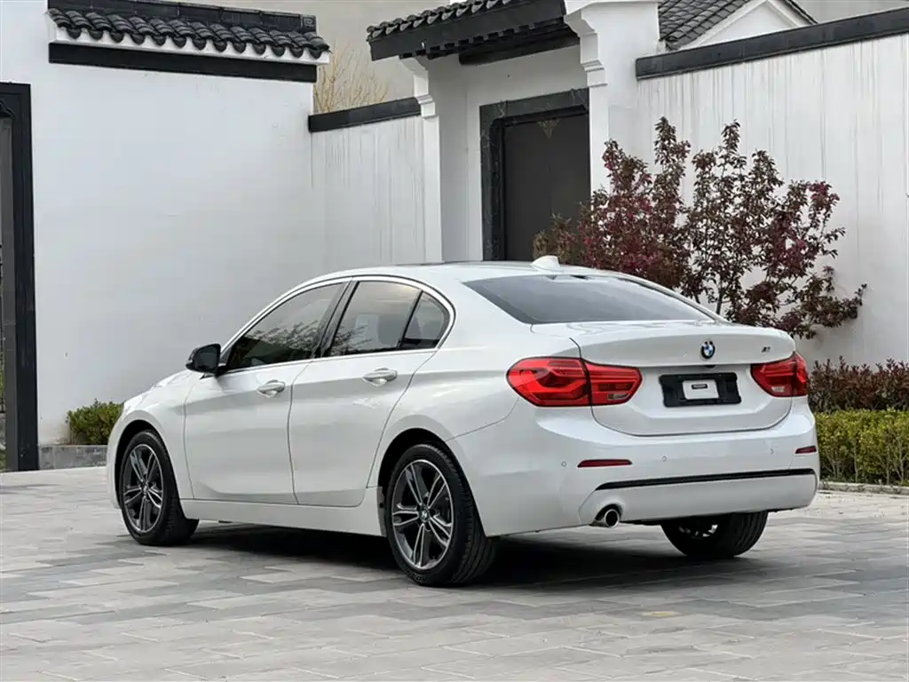 BMW 1 Series 2018 facelift 118i sports купить на сайте DeffCars