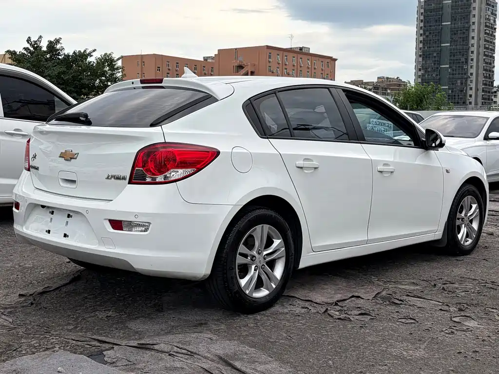 Cruze 2013 hatchback 1.6L manual luxury model купить на сайте DeffCars