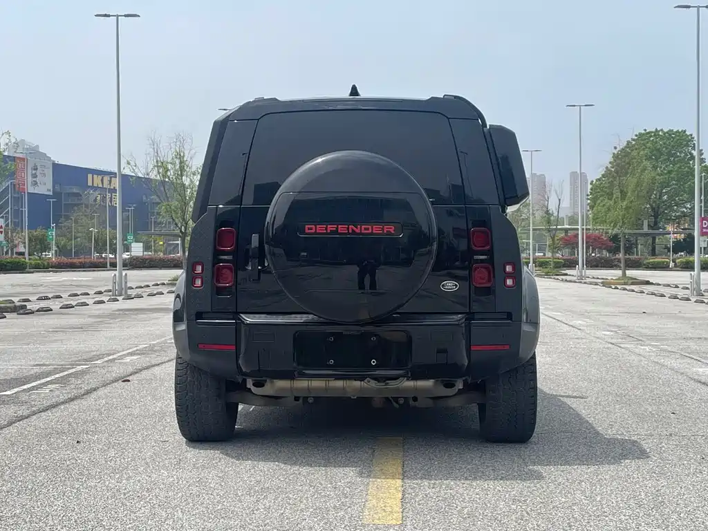 Land Rover Defender 2020 110 P400 first matte silver special package version купить на сайте DeffCars