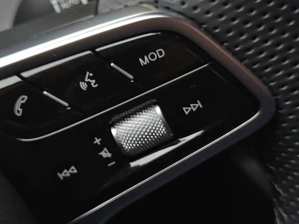 Hongqi H5 2023 1.5T DCT Zhilian Qiyun Edition купить на сайте DeffCars