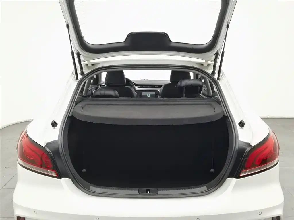 MG6 2017 20T Manual Luxury Smart Connected Edition National V купить на сайте DeffCars