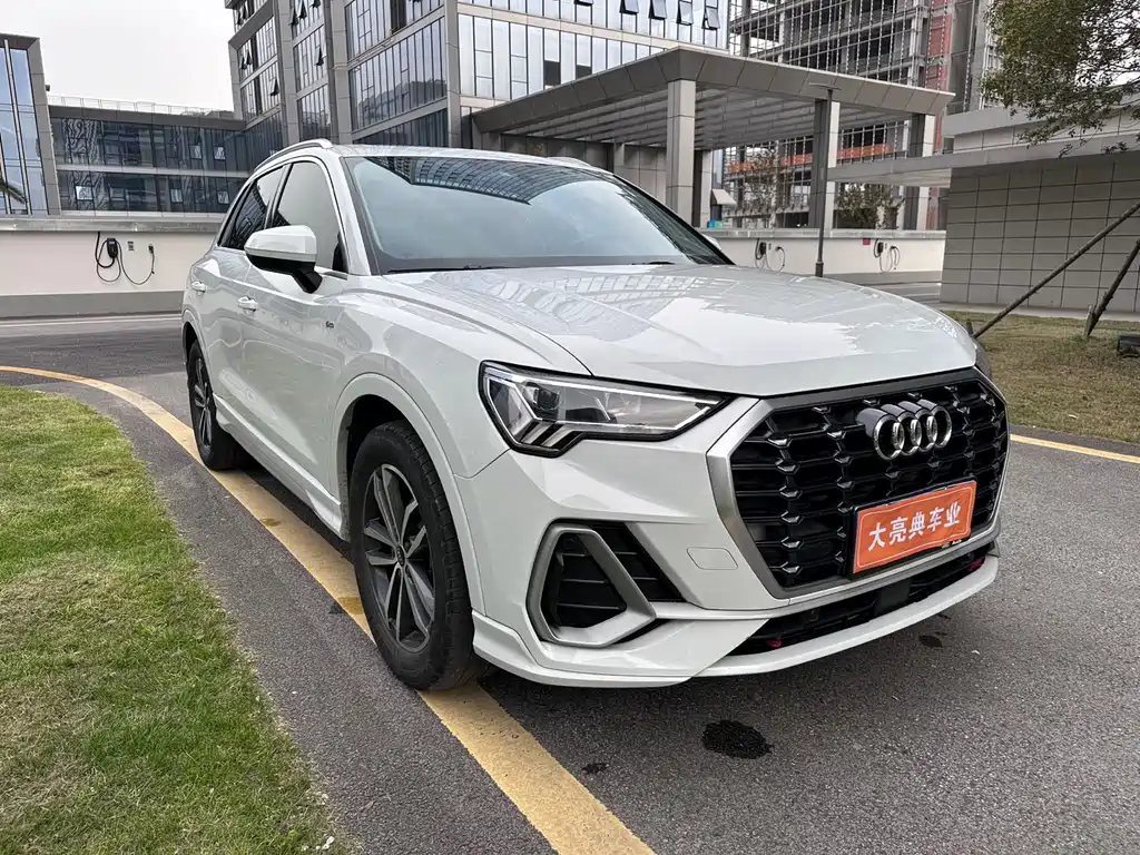 Audi Q3 2021 35 TFSI aggressive and dynamic купить на сайте DeffCars