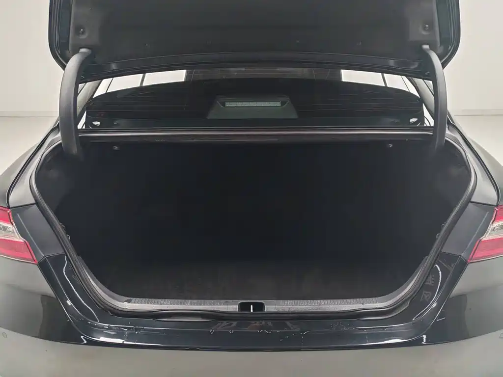 Camry 2021 2.0G Deluxe Edition купить на сайте DeffCars