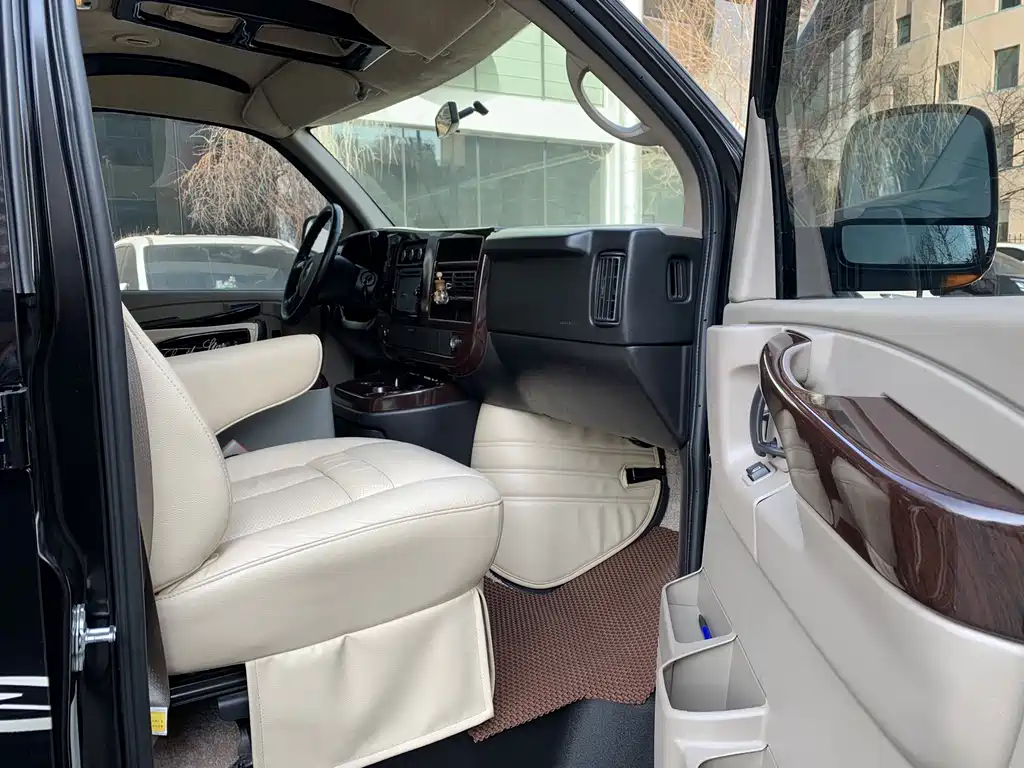 SAVANA 2011 5.3L Business Star 7-seater купить на сайте DeffCars