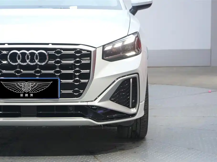Audi Q2L 2024 35TFSI fashionable and dynamic купить на сайте DeffCars