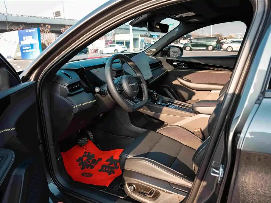 Lynk & Co 03 2025 2.0TD DCT Champion Edition Pro купить на сайте DeffCars