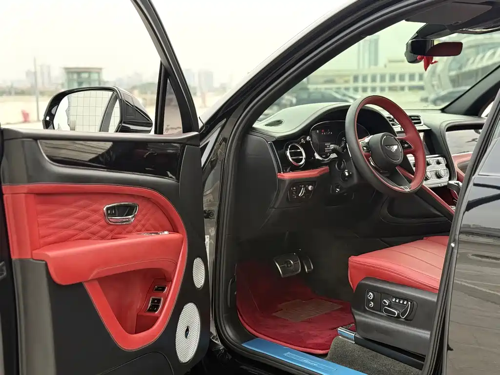 Bentayga 2024 4.0T V8 Long Wheelbase Yadu Edition купить на сайте DeffCars