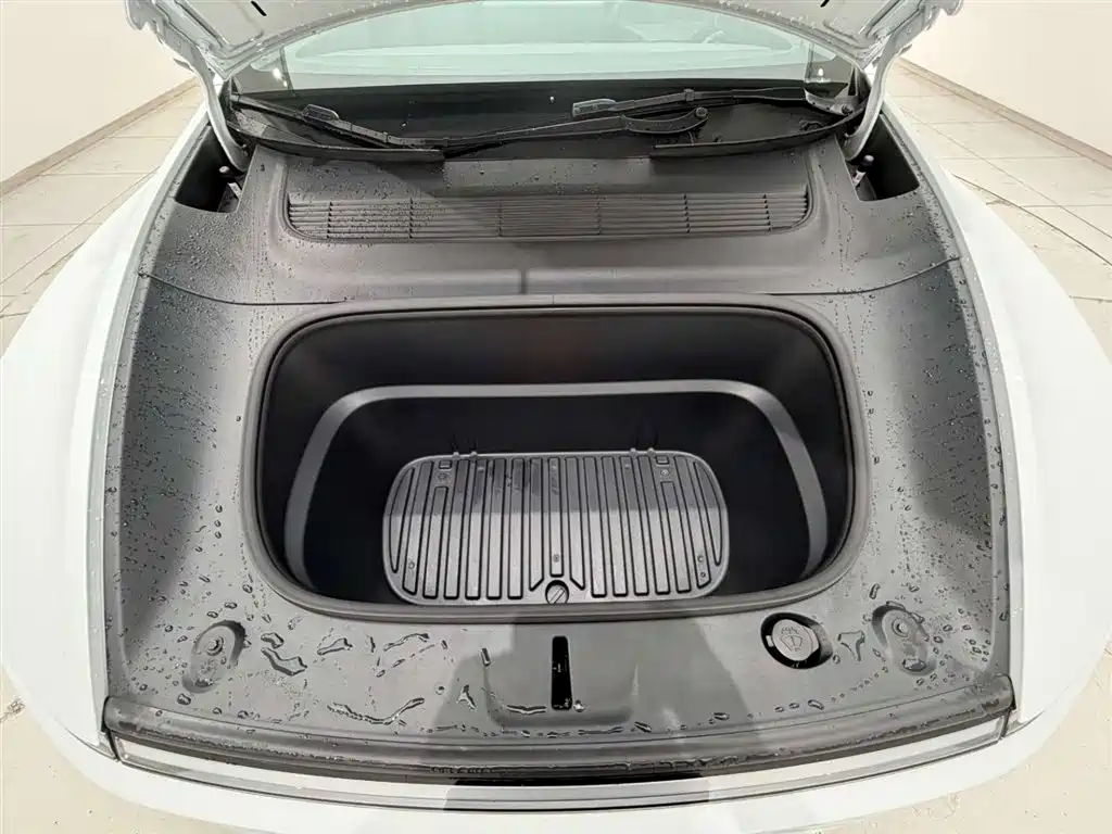Model Y 2025 rear-wheel drive version купить на сайте DeffCars