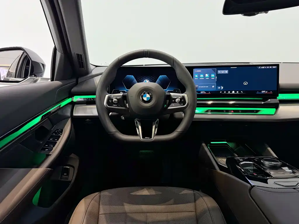 BMW 5 Series 2025 525Li M Sports Package купить на сайте DeffCars