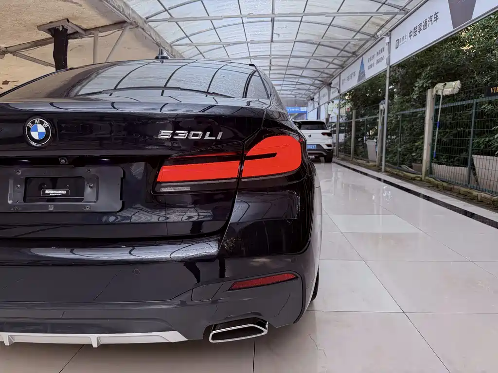 BMW 5 Series 2022 Facelift Three 530Li Exclusive M Sports Package купить на сайте DeffCars