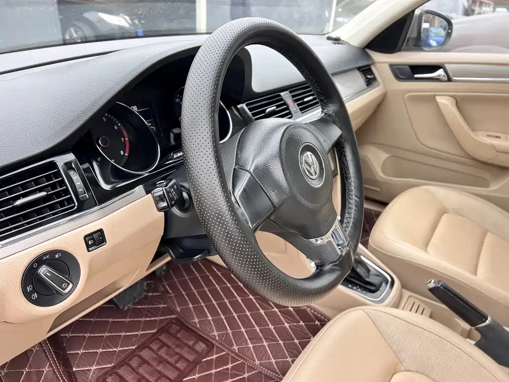 Bora 2014 1.6L automatic luxury model купить на сайте DeffCars