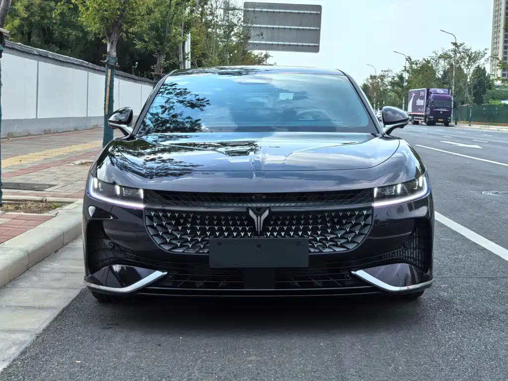 Lantu Chasing Light 2024 PHEV four-wheel drive ultra-long battery life flagship version купить на сайте DeffCars