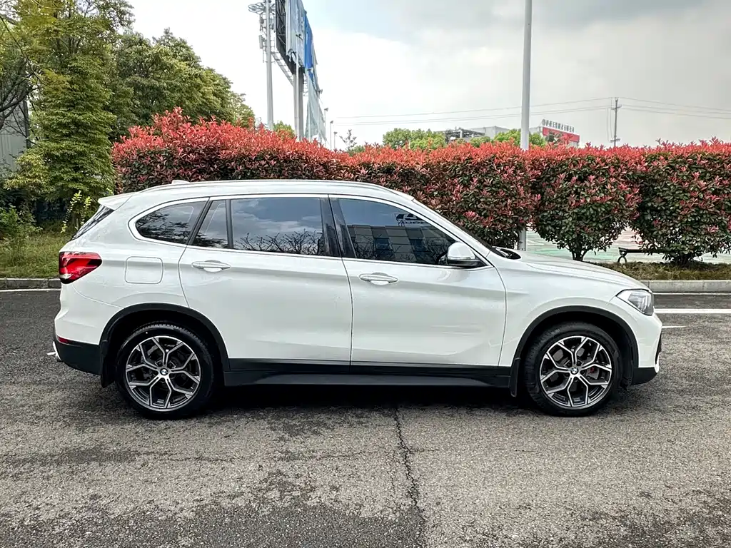 BMW X1 2020 sDrive25Li Leading Model купить на сайте DeffCars