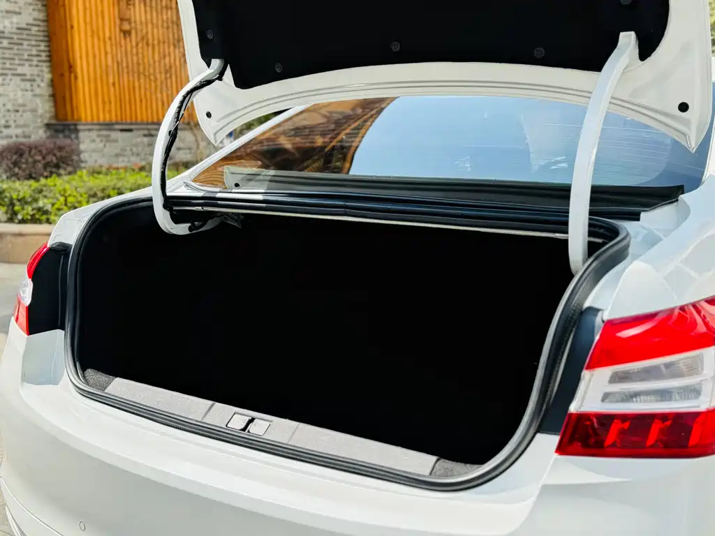 Peugeot 408 2018 350THP Automatic Deluxe Edition купить на сайте DeffCars