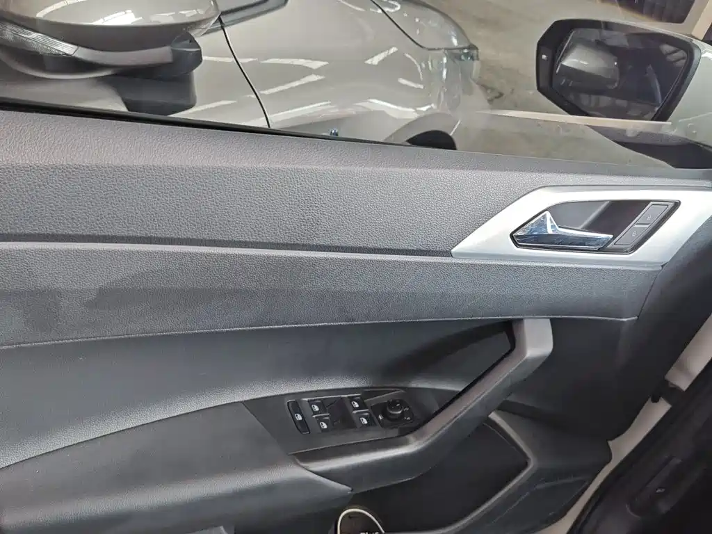 Polo 2021 Plus 1.5L Automatic Colorful Technology Edition купить на сайте DeffCars