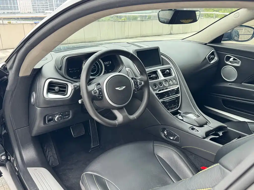 Aston Martin DB11 2019 4.0T V8 Coupe купить на сайте DeffCars