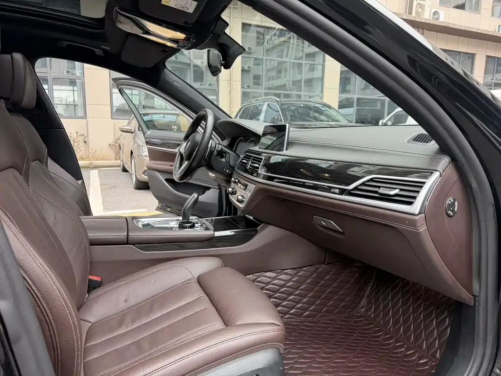 BMW 7 Series 2018 730Li Leading M Sports Package купить на сайте DeffCars