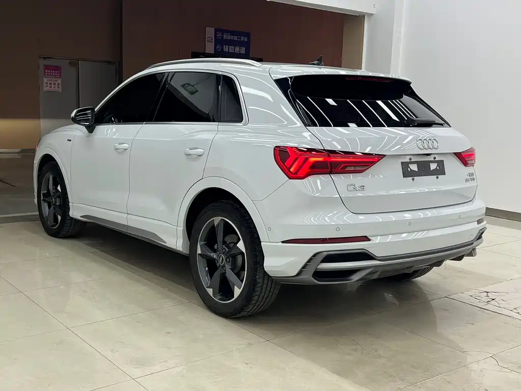 Audi Q3 2022 35 TFSI Fashionable and Dynamic купить на сайте DeffCars