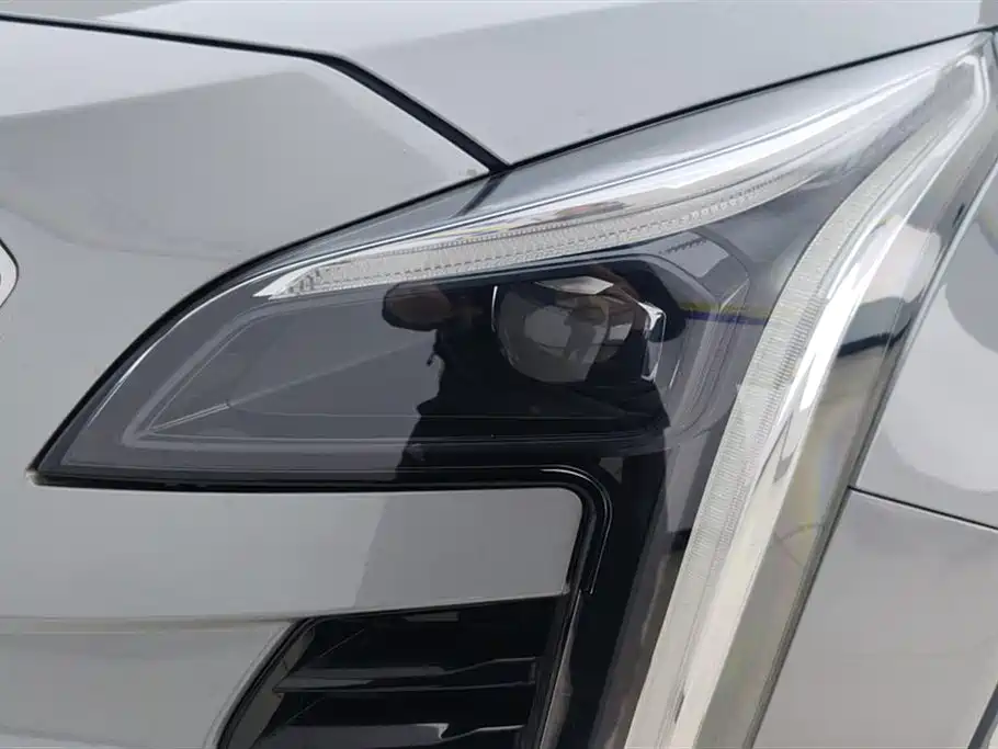 Cadillac XT4 2022 28T two-wheel drive luxury model купить на сайте DeffCars