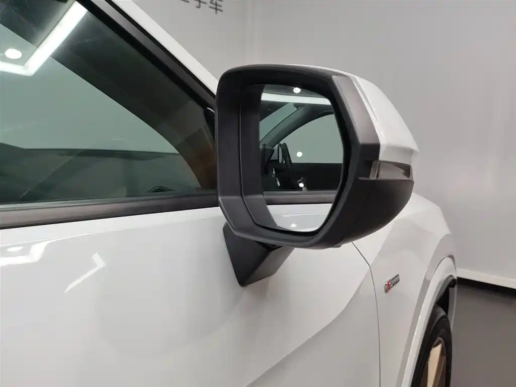 Audi Q2L 2024 35TFSI fashionable and dynamic купить на сайте DeffCars