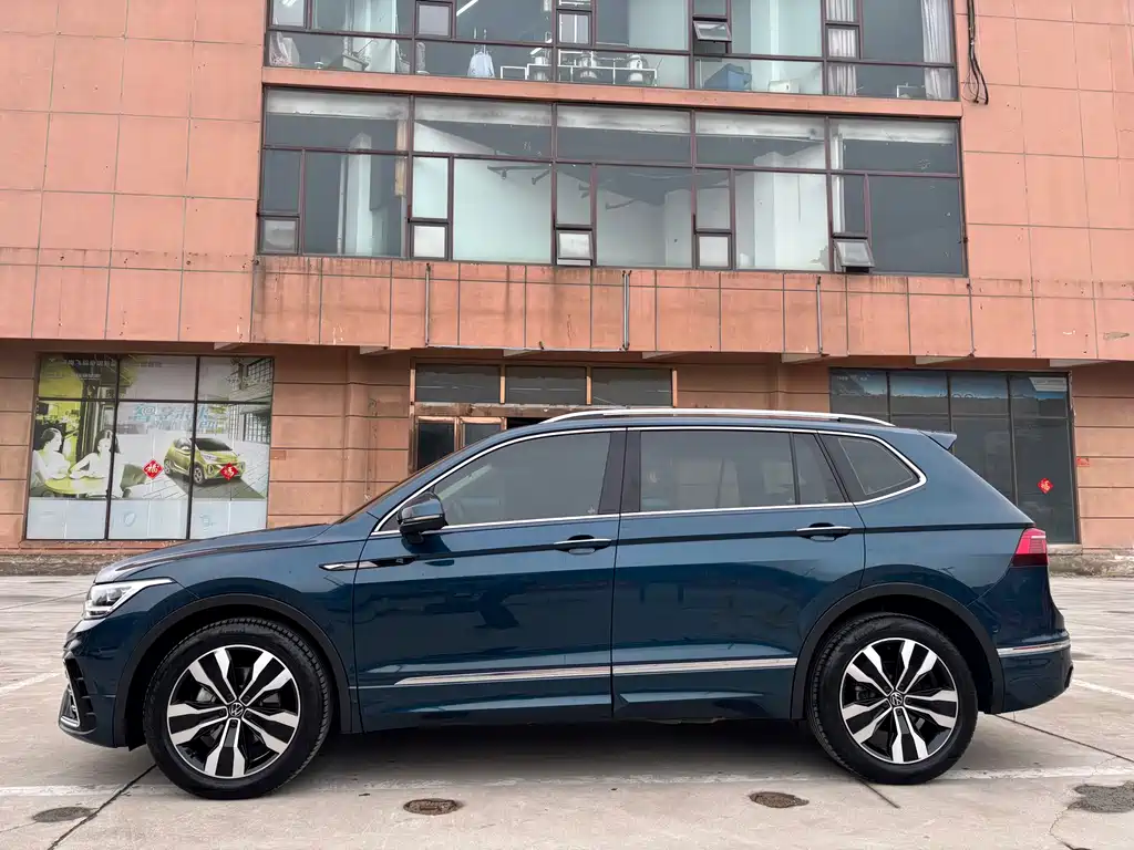 Tiguan L 2023 330TSI automatic two-wheel drive R-Line version купить на сайте DeffCars