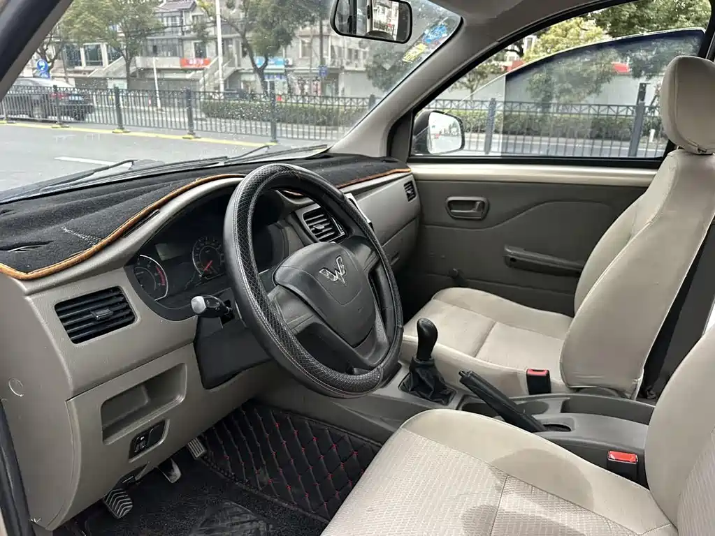 Wuling Rongguang V 2018 1.5L standard model купить на сайте DeffCars