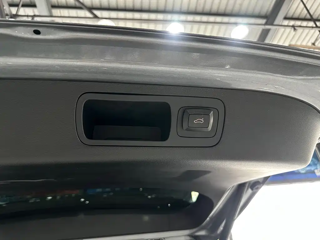 Roewe iMAX8 2022 400TGI flagship version купить на сайте DeffCars
