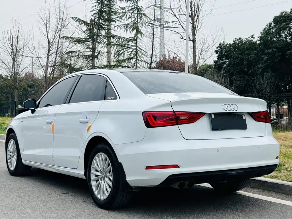 Audi A3 2016 Limousine 35 TFSI LinkedIn type купить на сайте DeffCars