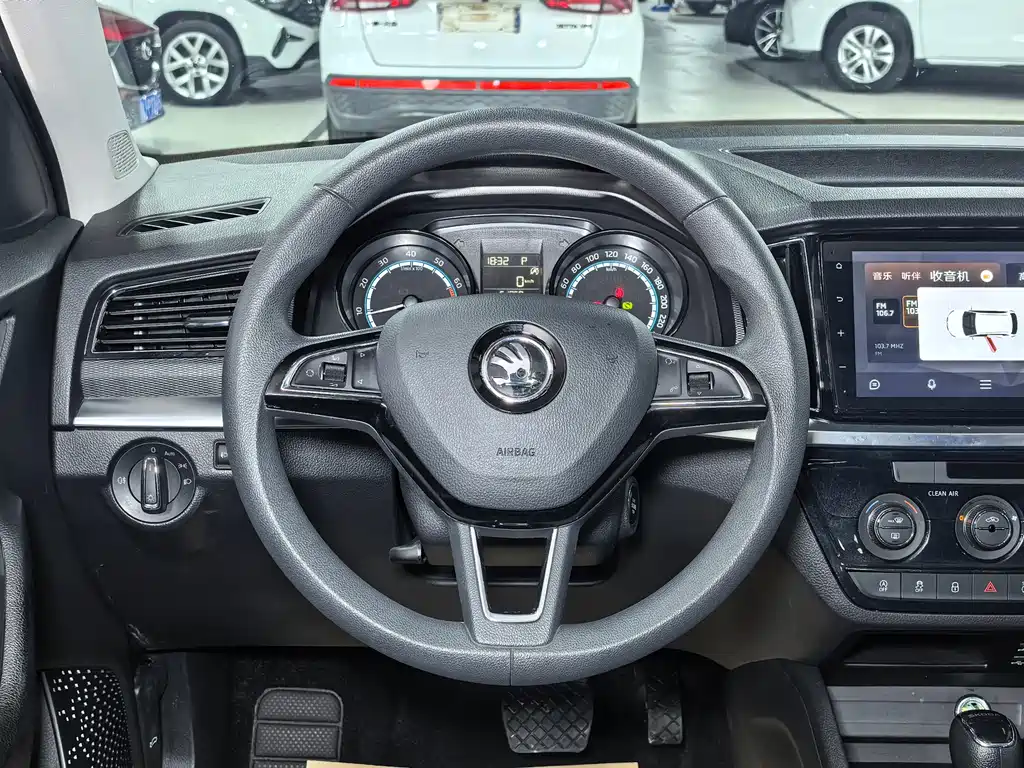 Komic 2023 facelift 1.5L automatic comfort version купить на сайте DeffCars