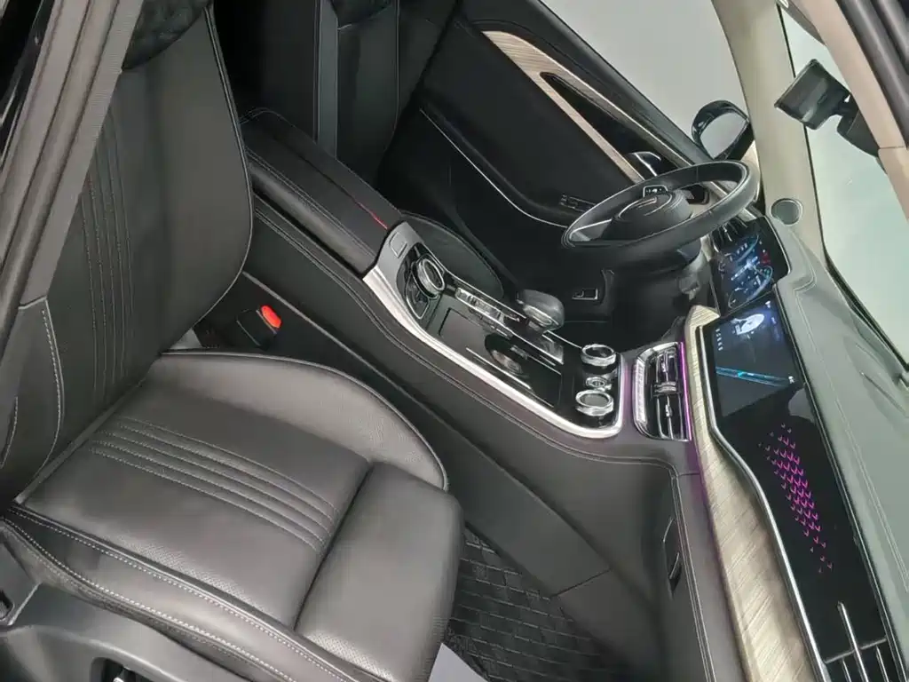 Hongqi H9 2022 2.0T Zhilian Qichang Edition купить на сайте DeffCars