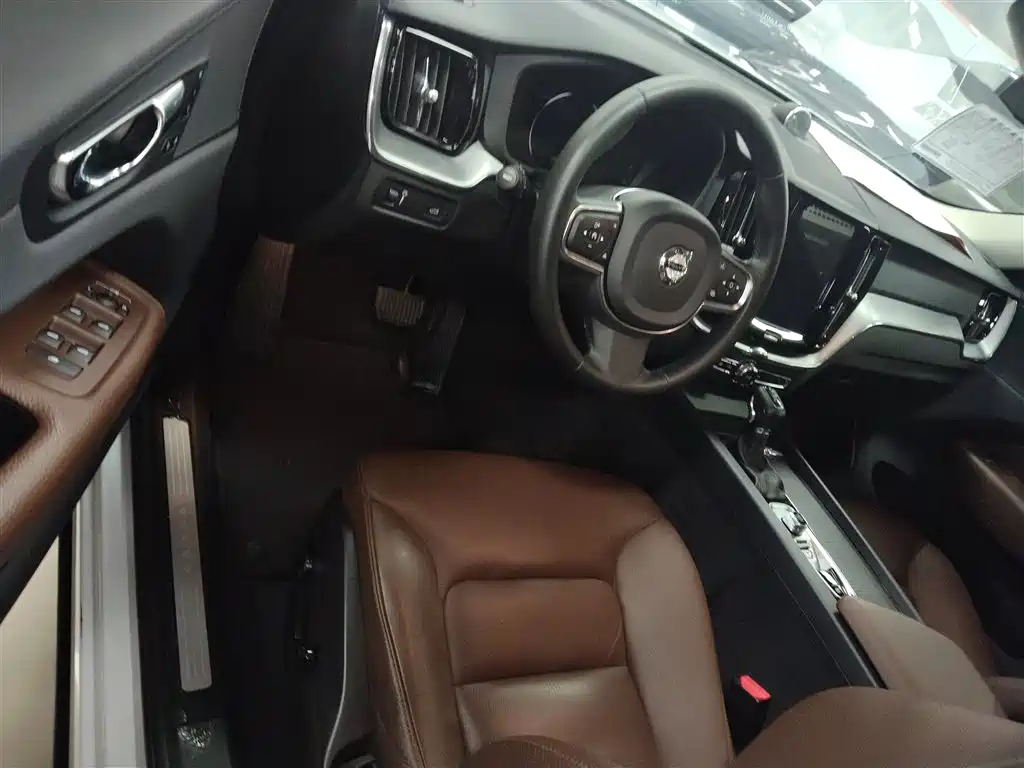 Volvo XC60 2021 T5 four-wheel drive Zhiyi Luxury Edition купить на сайте DeffCars