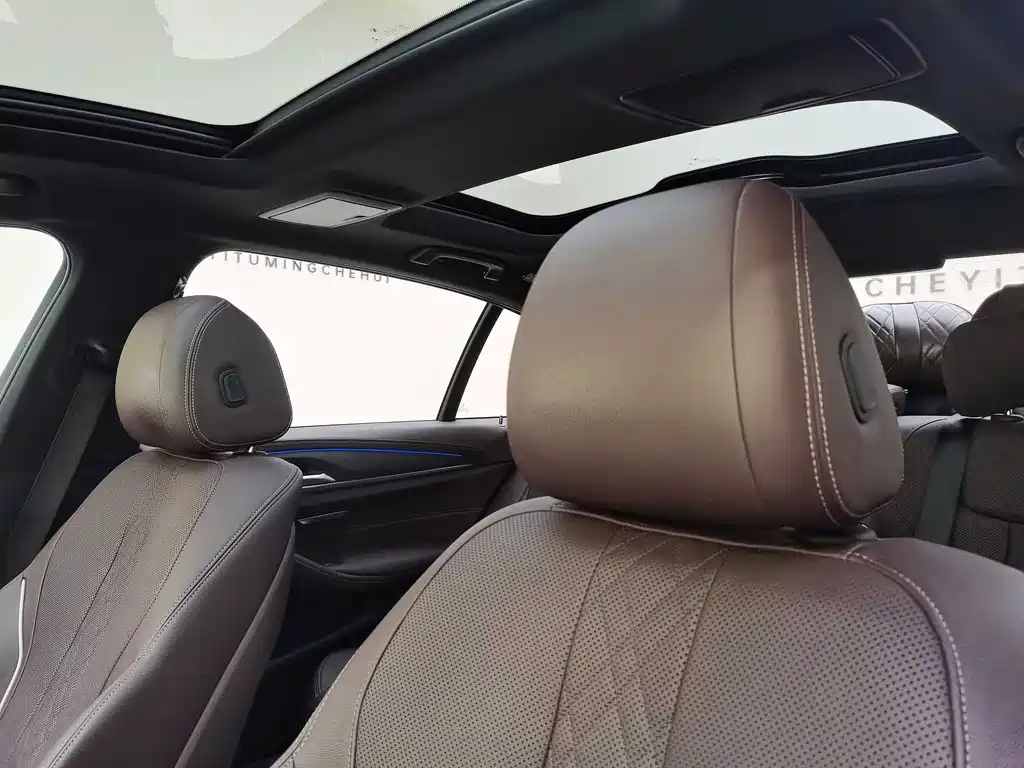 BMW 5 Series 2022 530Li Leading M Sports Package купить на сайте DeffCars