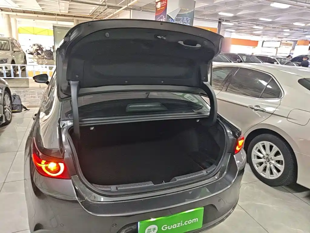 Mazda3 Angkesela 2022 2.0L Automatic Premium Obsidian Edition купить на сайте DeffCars