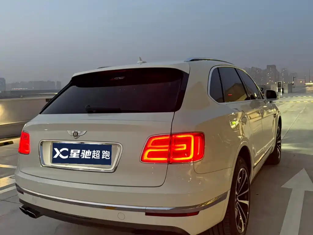 Bentayga 2018 4.0T V8 купить на сайте DeffCars