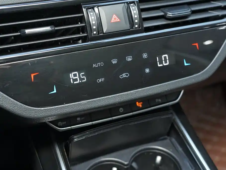 Hongqi HS5 2019 2.0T Zhilian Flagship Edition купить на сайте DeffCars