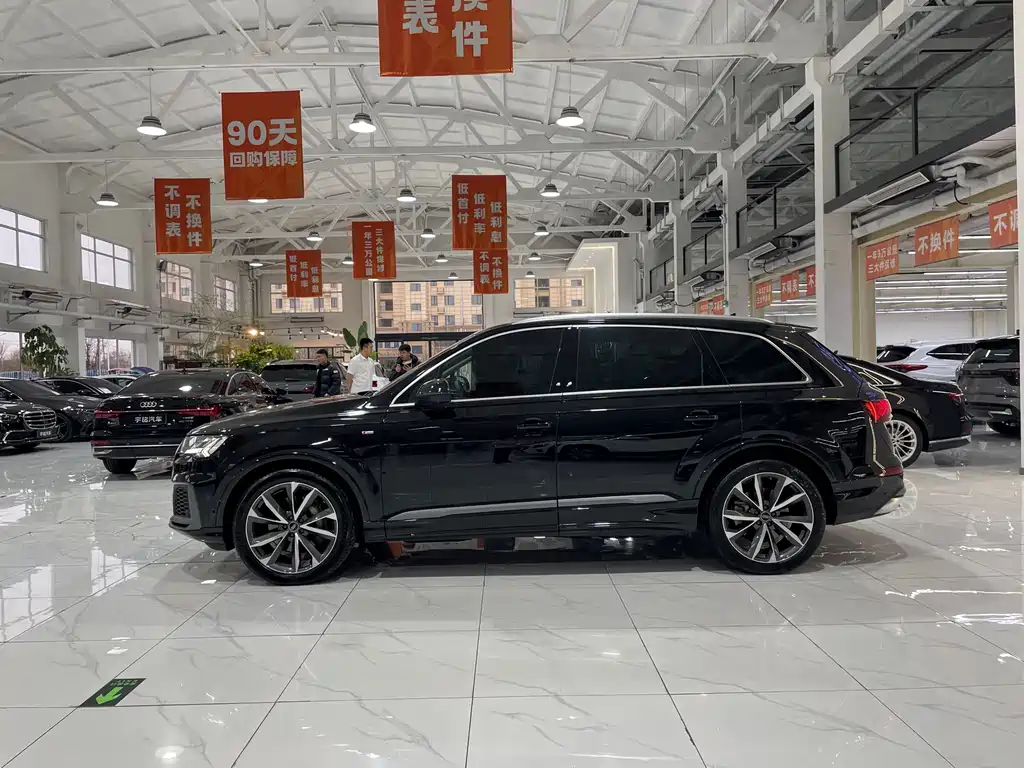 Audi Q7 2023 55 TFSI quattro S line sports купить на сайте DeffCars