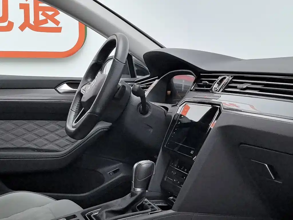 Magotan 2023 2 million commemorative edition 330TSI DSG leading model купить на сайте DeffCars