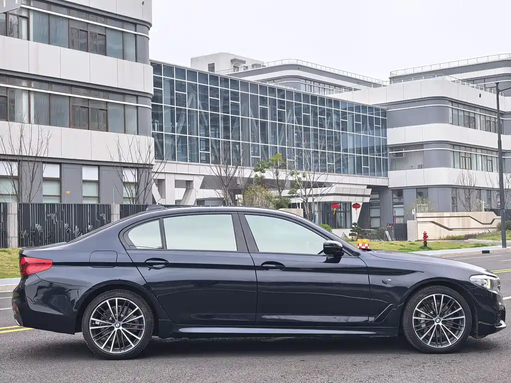 BMW 5 Series 2019 facelift 530Li leading M sports package купить на сайте DeffCars