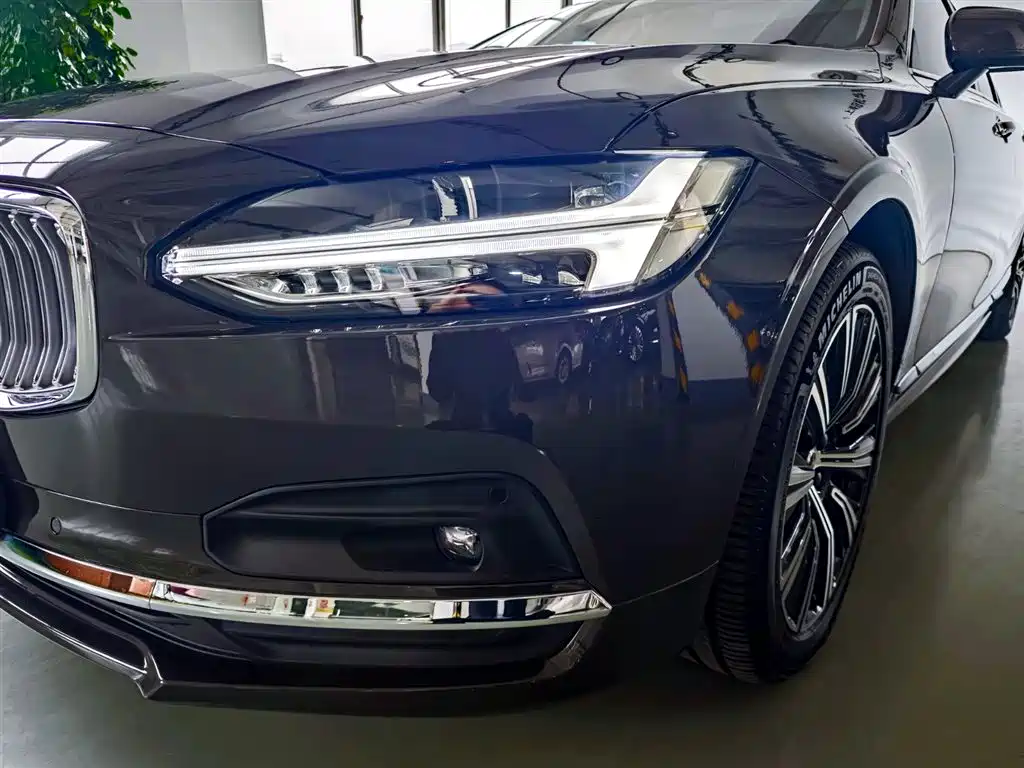Volvo S90 2021 B5 Zhiyuan Luxury Edition купить на сайте DeffCars