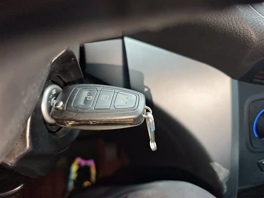 Escape 2019 EcoBoost 180 two-wheel drive platinum airfoil National VI купить на сайте DeffCars