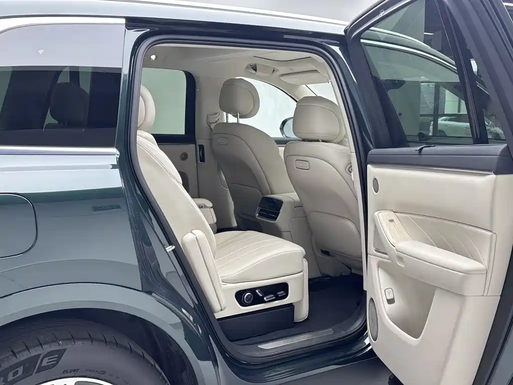 Wenjie M8 2025 extended range Max+ version 53.4kWh 6-seater version купить на сайте DeffCars