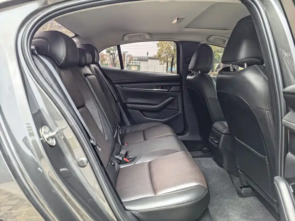 Mazda3 Angkesela 2023 2.0L Automatic Premium Edition купить на сайте DeffCars