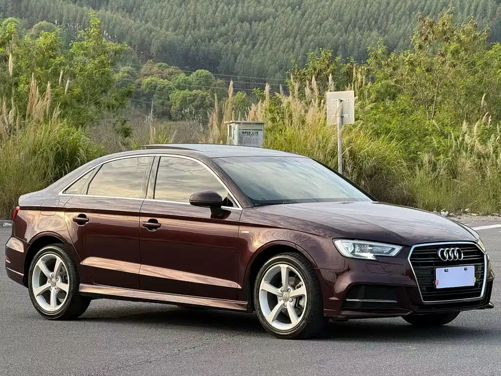 Audi A3 2018 30th Anniversary Limousine 35 TFSI Fashion купить на сайте DeffCars