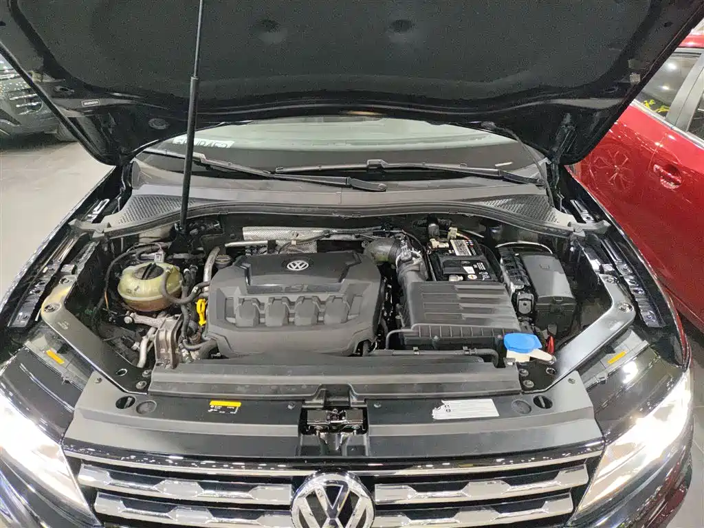 Tiguan L 2020 330TSI automatic two-wheel drive smart luxury version National VI купить на сайте DeffCars